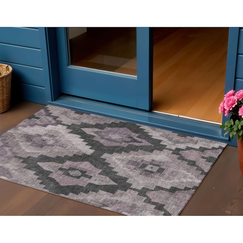 HomeRoots Aztec Transitional Rectangle Outdoor Rug - 3' x 5'