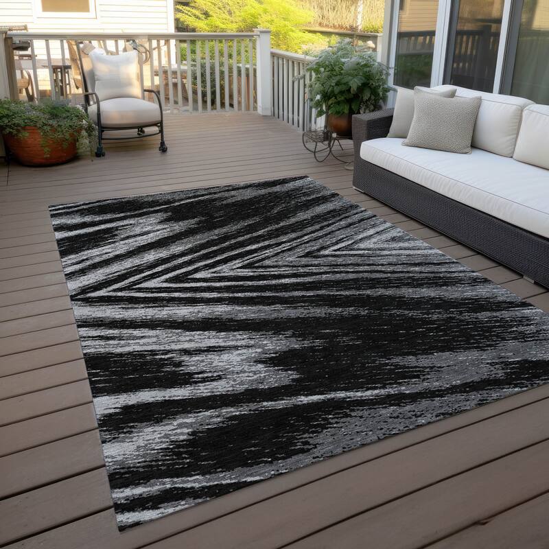 Machine Washable Indoor/ Outdoor Chantille Modern Chevron Rug - Black - 2'6" x 3'10"