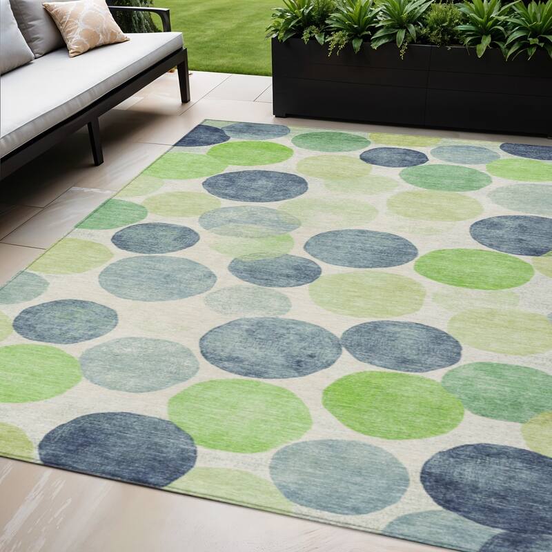 HomeRoots Geometric Transitional Rectangle Outdoor Rug - 5' X 8'
