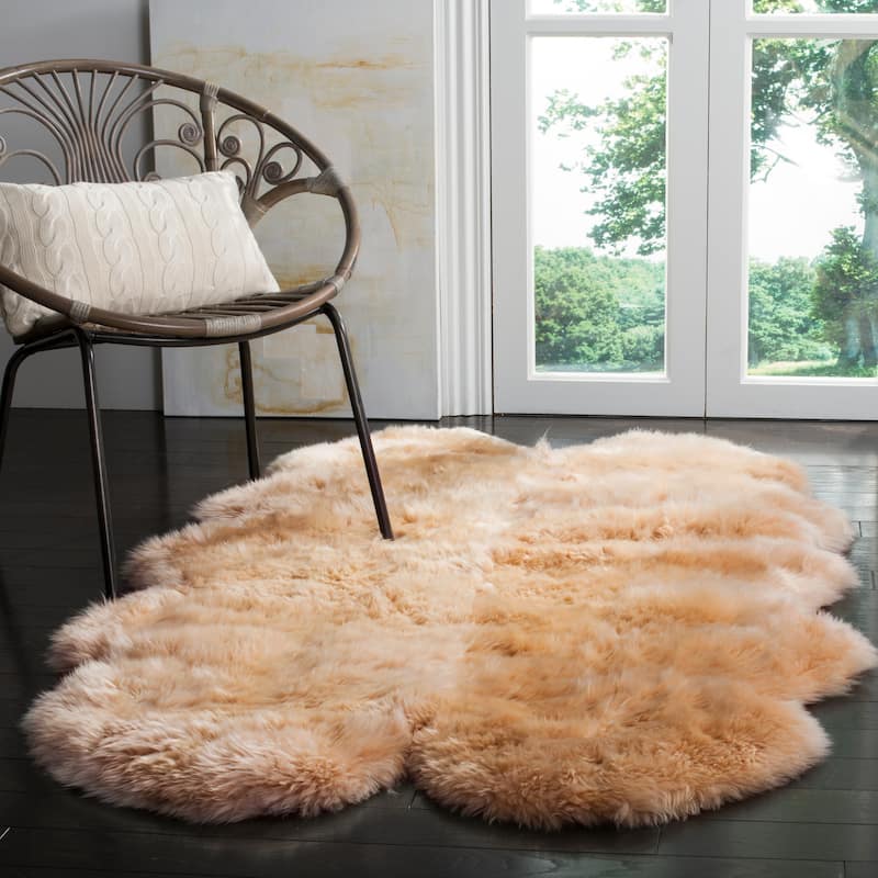 SAFAVIEH Handmade Natural Sheepskin Leanca 3.4-inch Thick Rug - 3'7" x 6' - Natural Beige - Rectangle