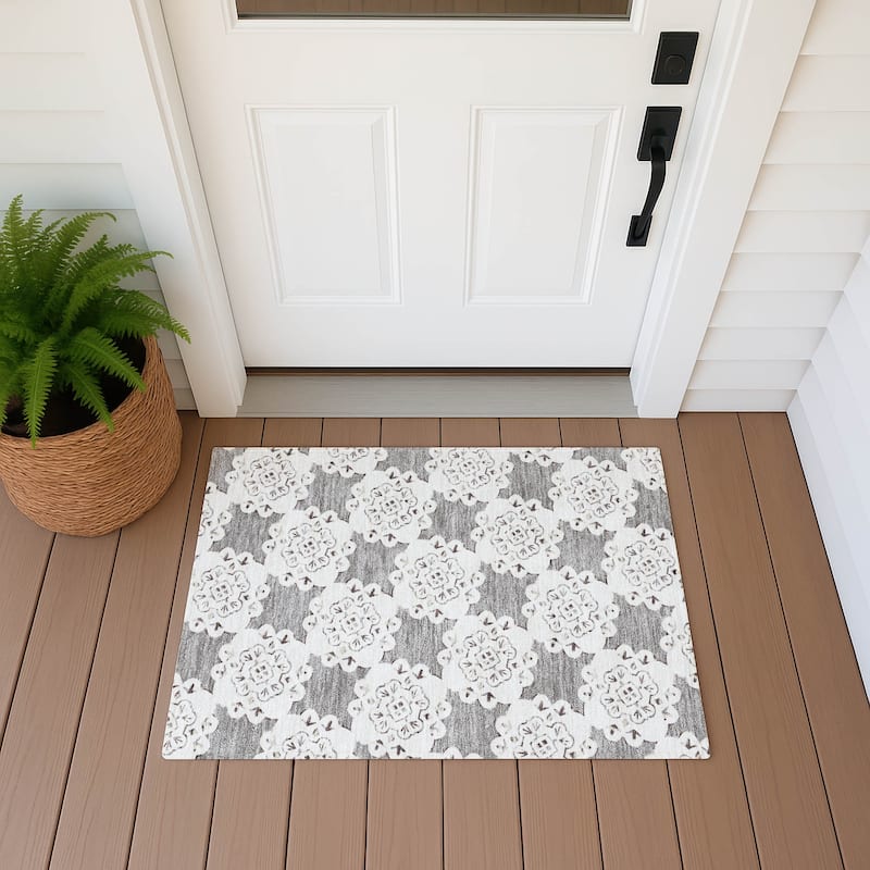 Machine Washable Indoor/ Outdoor Global Motif Chantille Rug - Taupe - 1'8" x 2'6"