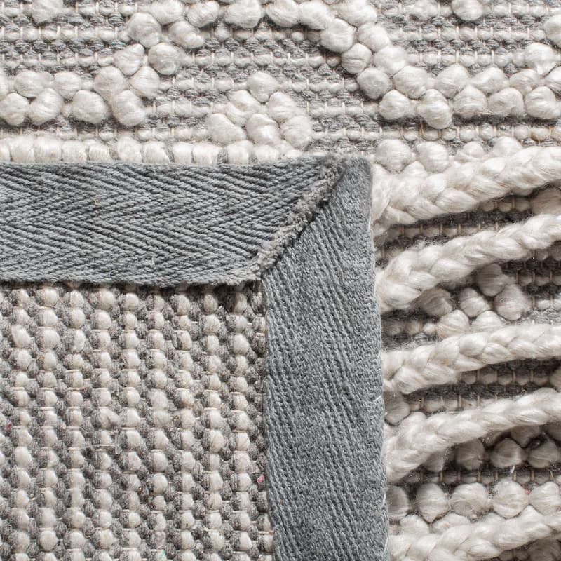 SAFAVIEH Handmade Natura Vesselina Wool Rug