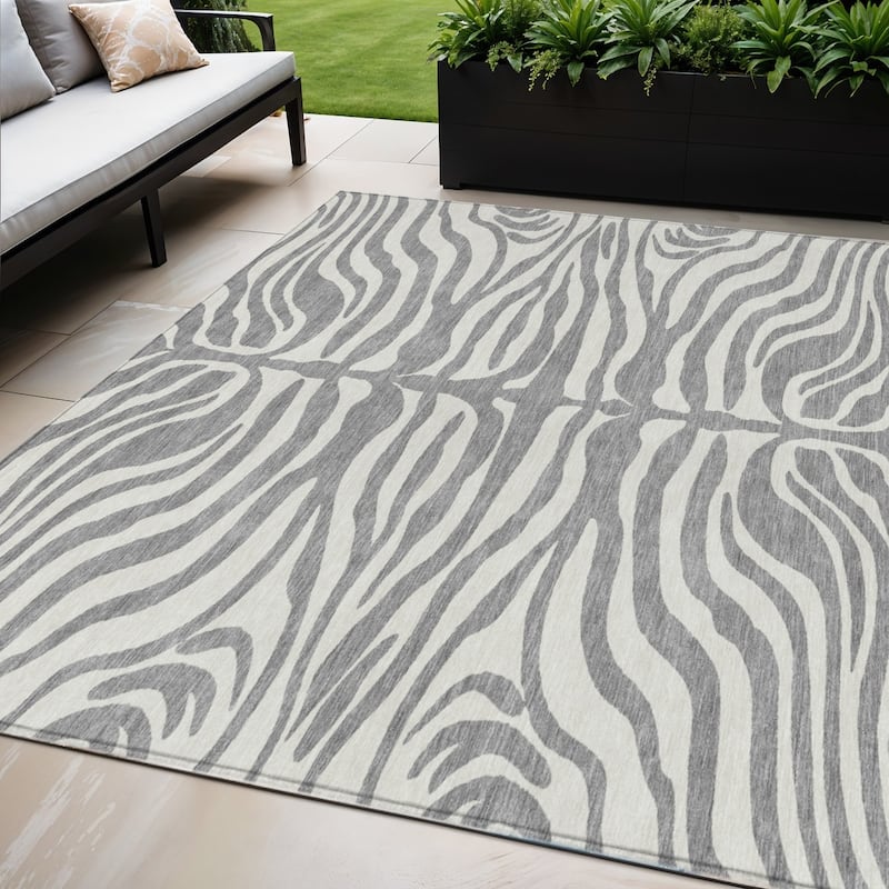 HomeRoots Animal Print Transitional Rectangle Outdoor Rug - 5' X 8'