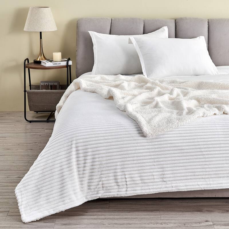 Luxurious Ribbed Texture Reversible Sherpa Blanket