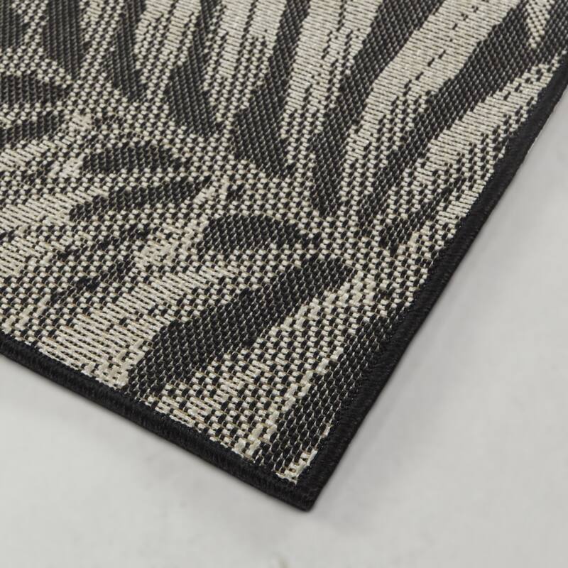 Cespedes Recycled Coastal Border Indoor/Outdoor Area Rug
