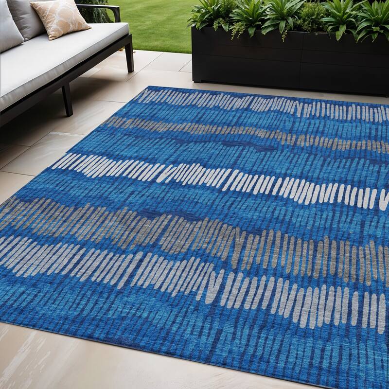 HomeRoots Striped Transitional Rectangle Outdoor Rug - 5' X 8'