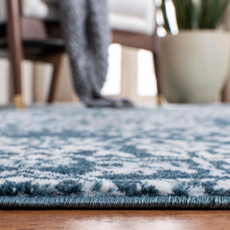 SAFAVIEH Isabella Eriona Traditional Rug