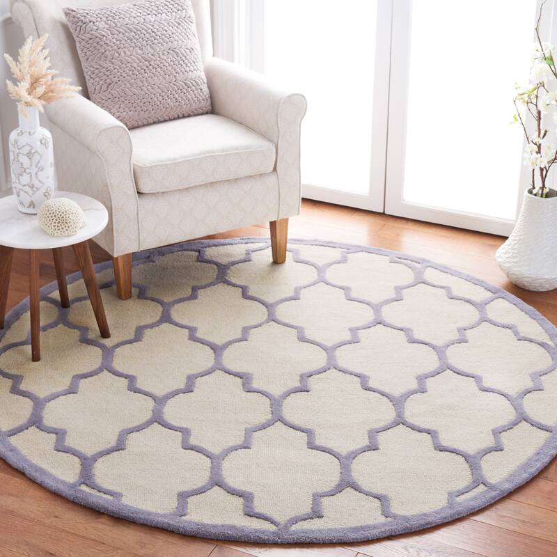 SAFAVIEH Handmade Cambridge Oddny Moroccan Trellis Wool Rug - 6' Round - Ivory/Silver