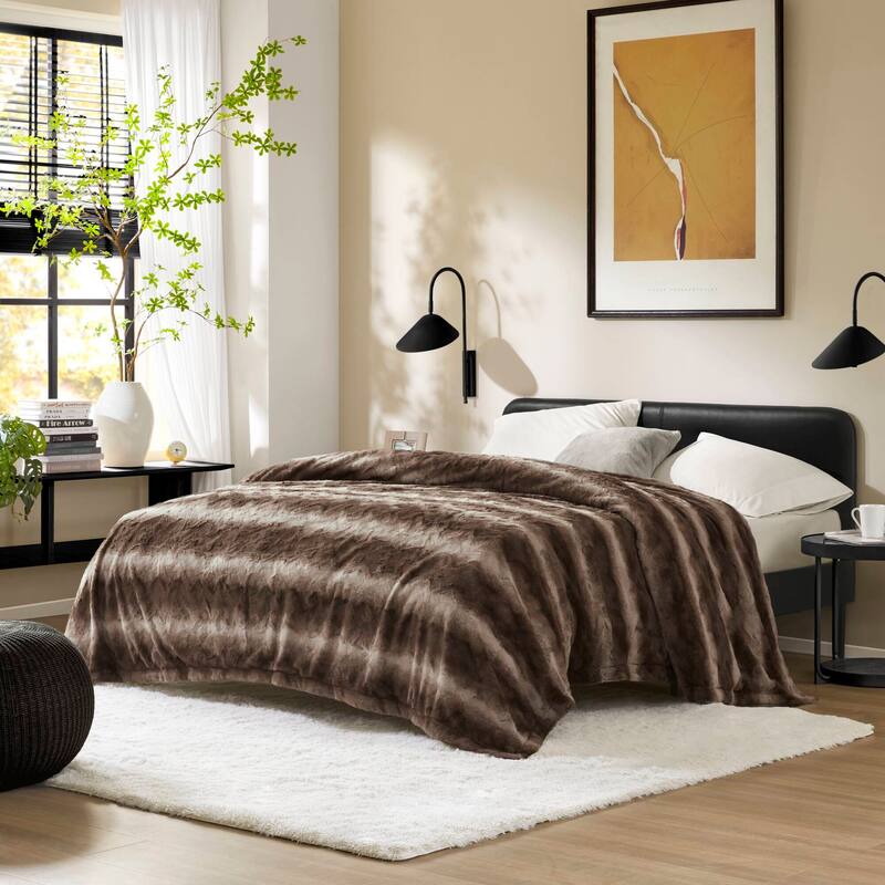 Madison Park Zuri Faux Fur Blanket