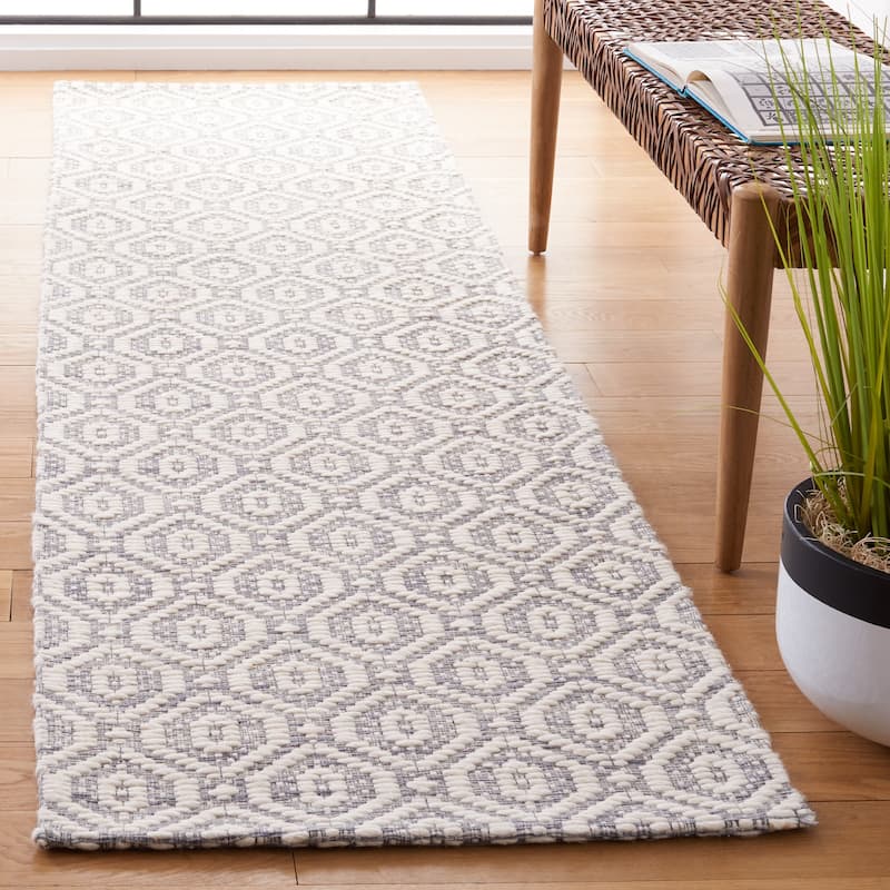 SAFAVIEH Handmade Marbella Kiera Modern Wool Rug - 2'3" x 9' Runner - Grey/Ivory
