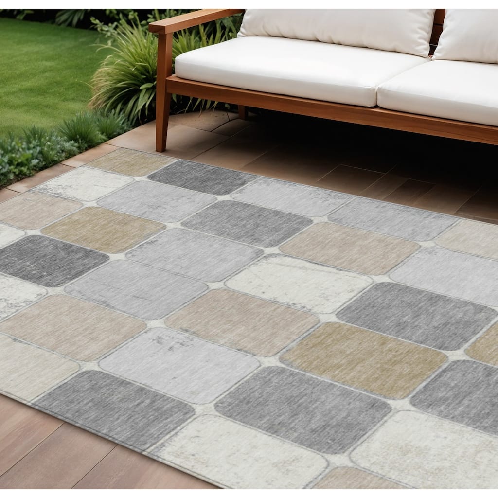HomeRoots Geometric Transitional Rectangle Outdoor Rug