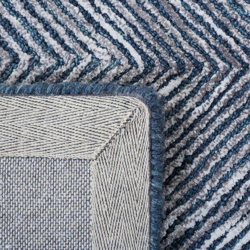 SAFAVIEH Handmade Soho Danae Viscose & Wool Rug