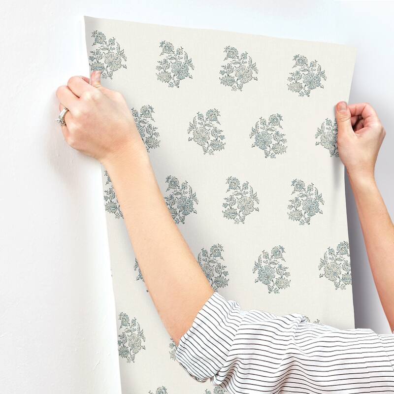 Overbrook Sage Bouquet Toss Wallpaper