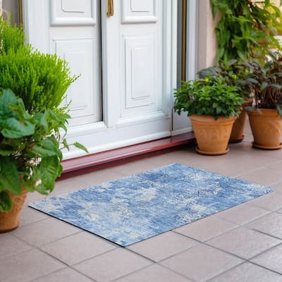 Machine Washable Indoor/ Outdoor Chantille Distressed Traditional Rug