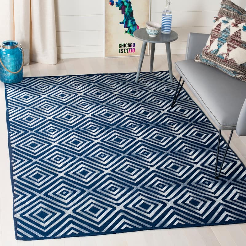 SAFAVIEH Handmade Flatweave Kilim Sevala Wool Rug - 5' x 8' - Navy