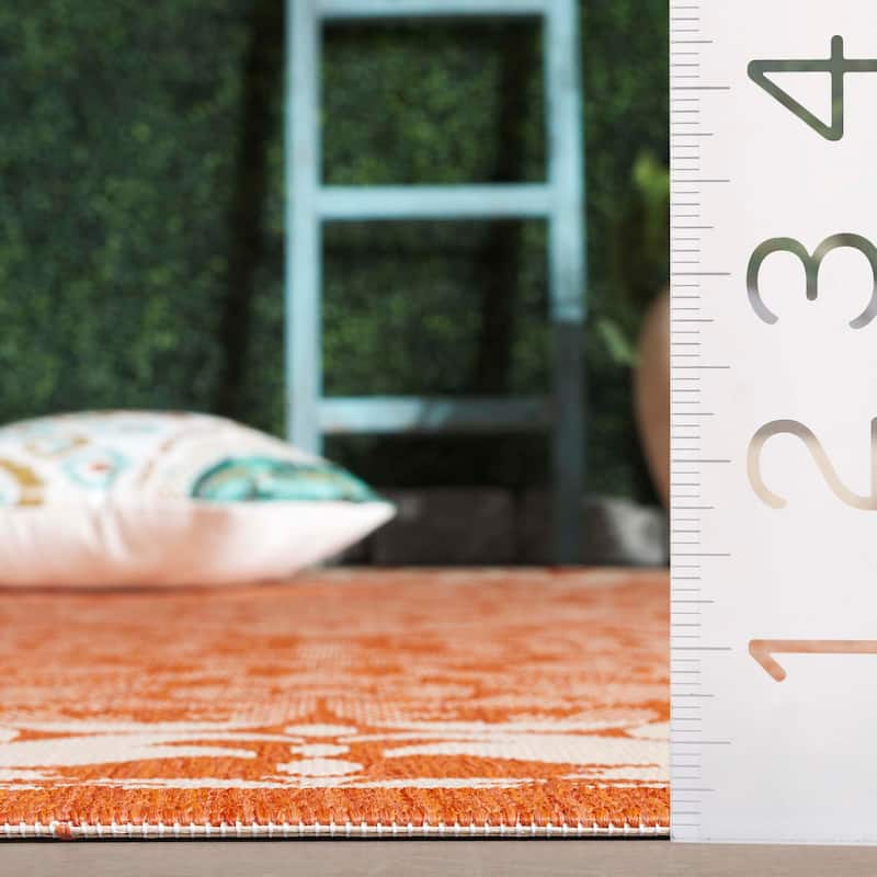 SAFAVIEH Courtyard Peggie Indoor/ Outdoor Patio Backyard Rug