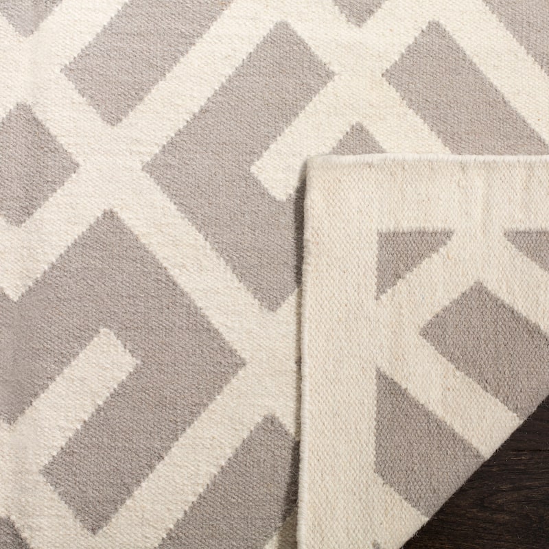 SAFAVIEH Handmade Flatweave Dhurries Eildine Modern Moroccan Wool Rug