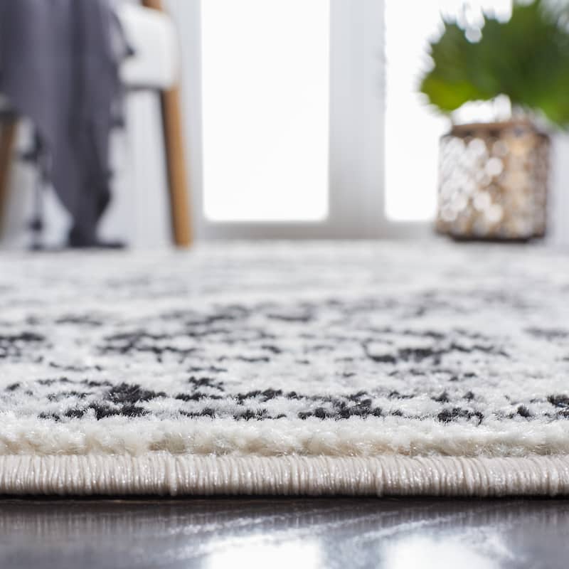SAFAVIEH Tulum Neelima Bohemian & Eclectic Rug - 5'3" x 7'6"