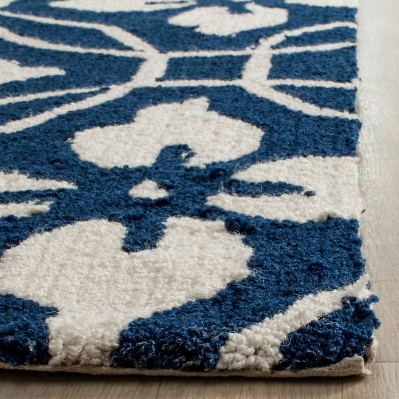 SAFAVIEH Handmade Four Seasons Dedde Floral Rug