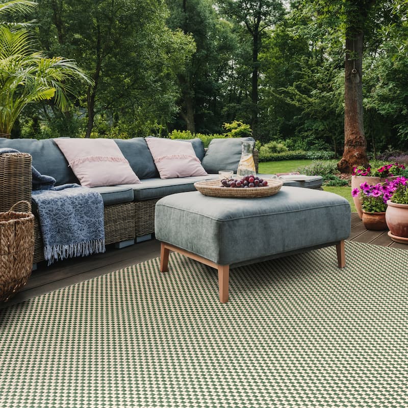 SAFAVIEH Courtyard Rosemie Indoor/ Outdoor Waterproof Patio Backyard Rug