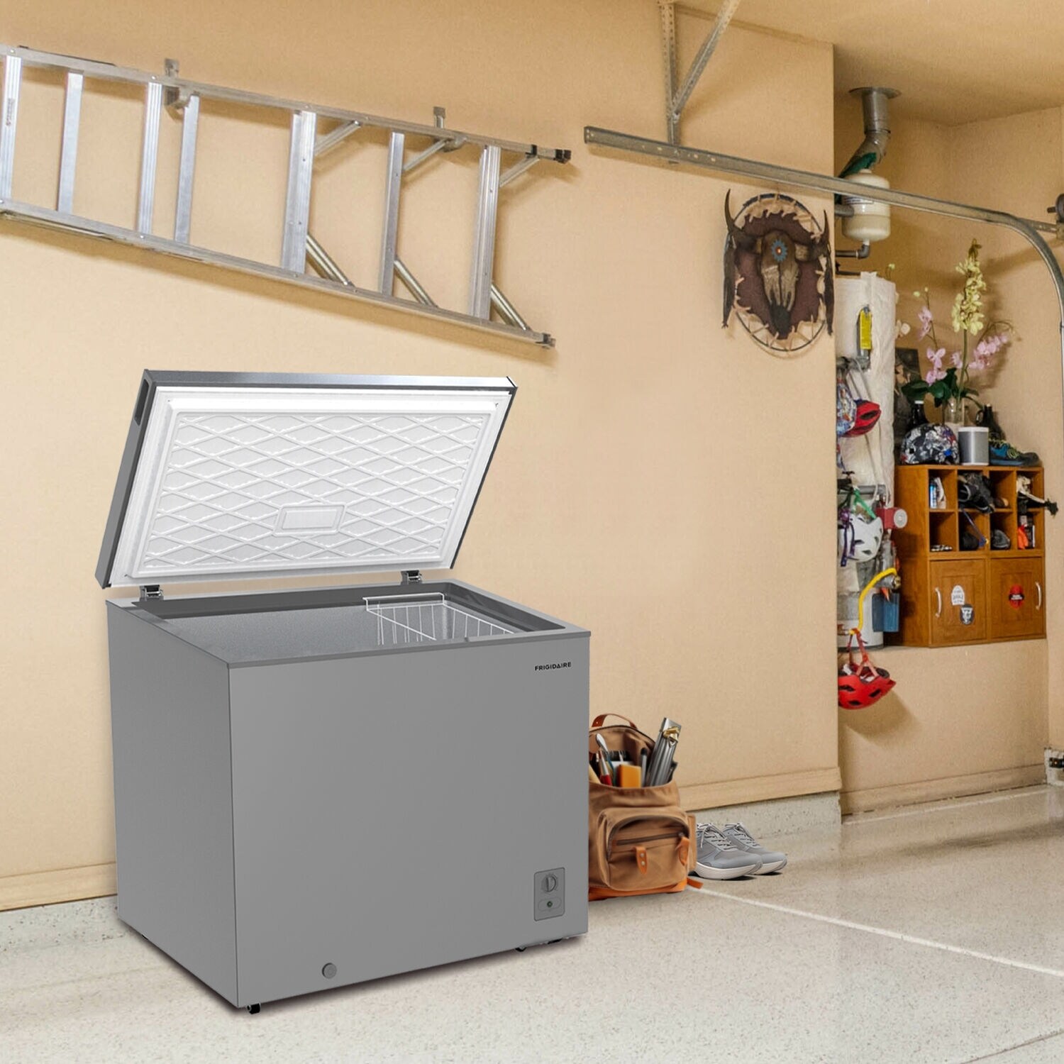 Frigidaire garage ready chest freezer discount