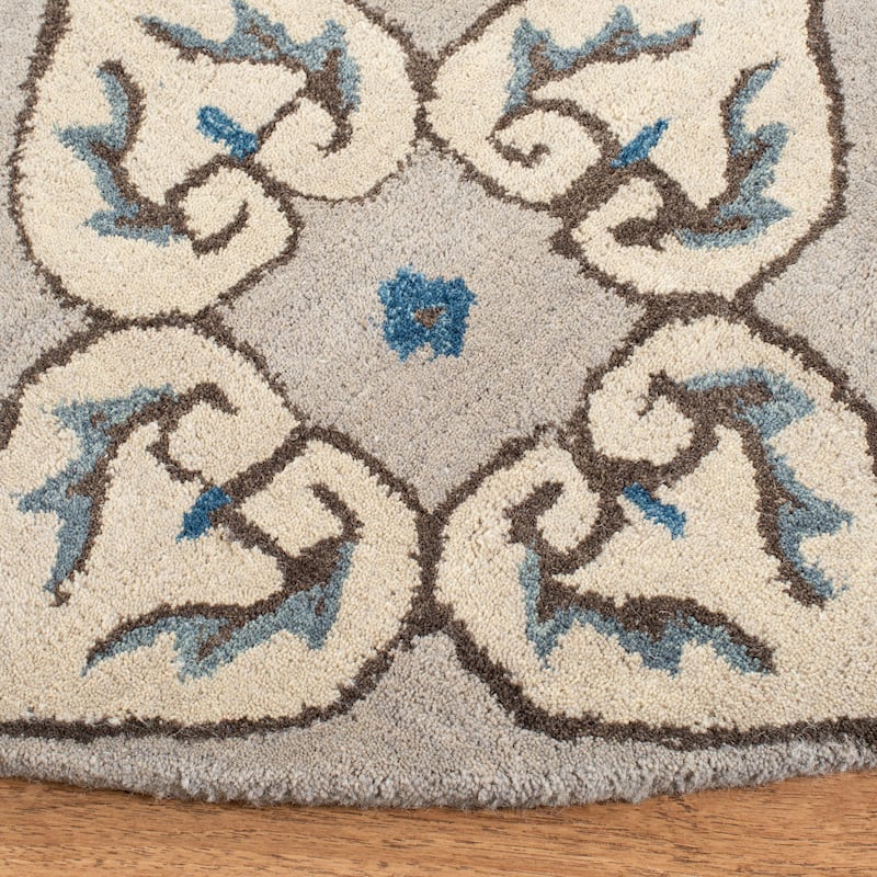 SAFAVIEH Handmade Wyndham Tawana Modern Wool Rug