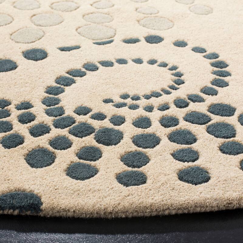SAFAVIEH Handmade Soho Ashleigh Dots N.Z. Wool Rug