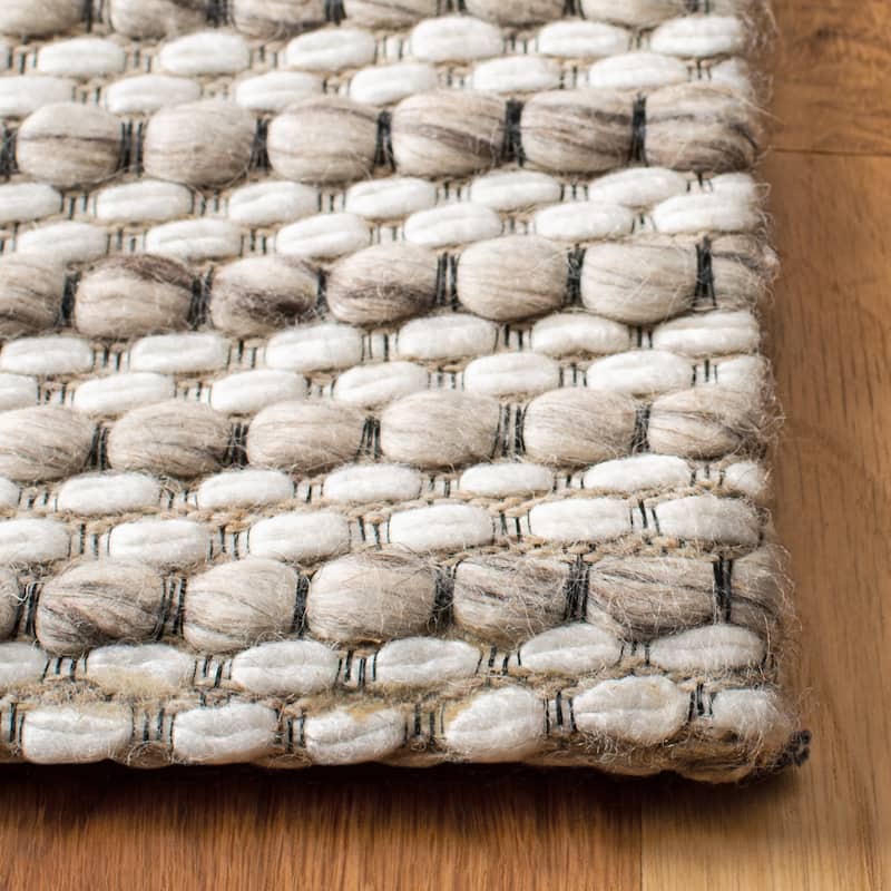 SAFAVIEH Marbella Liadain Wool Rug