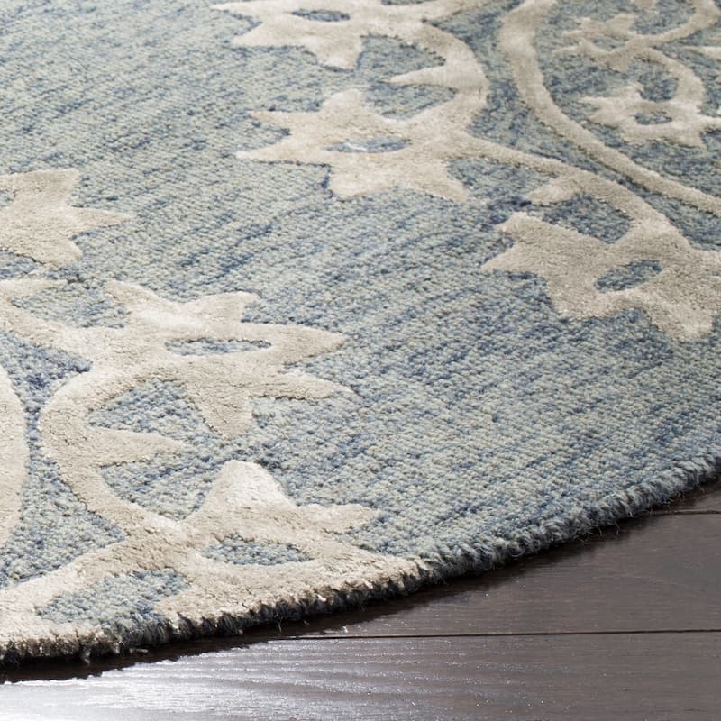 SAFAVIEH Handmade Bella Tanny Modern Floral Wool Rug