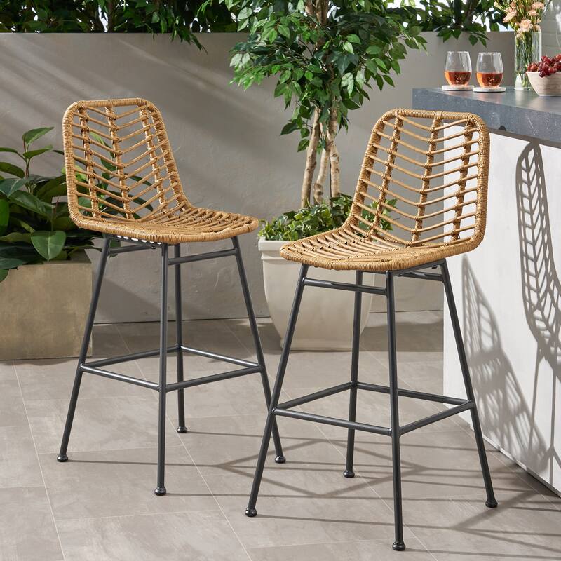 Roomfitters 2-Piece Outdoor Wicker Bar Stools, Modern Rattan Patio High Dining Chairs with Chevron Weave & Legs, Light Brown
