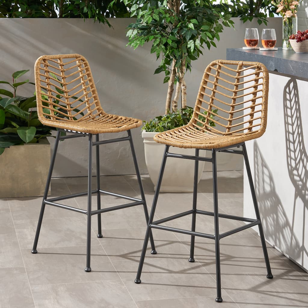 Roomfitters 2-Piece Outdoor Wicker Bar Stools, Modern Rattan Patio High Dining Chairs with Chevron Weave & Legs, Light Brown