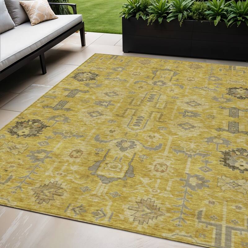 HomeRoots Oriental Traditional Rectangle Outdoor Rug - 5' X 8'