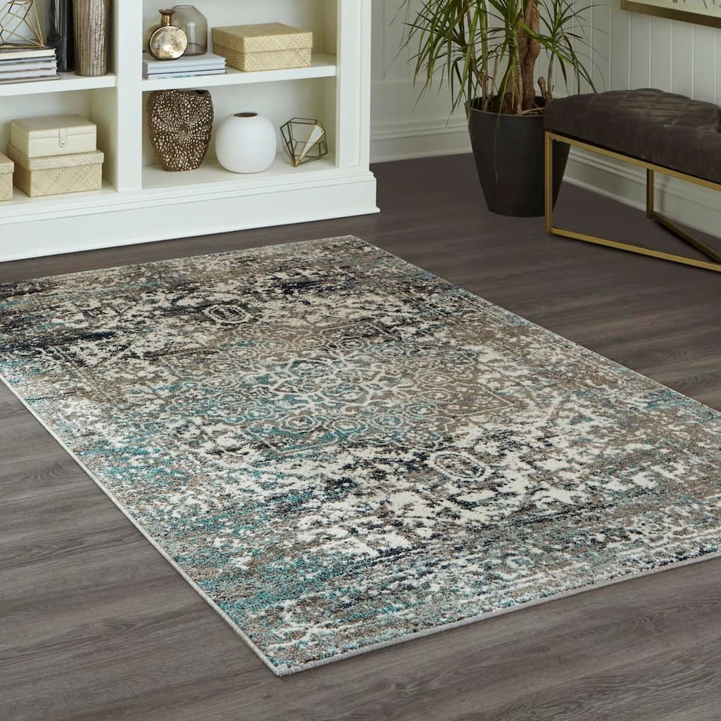 Traditional Brenda Collection Area Rug