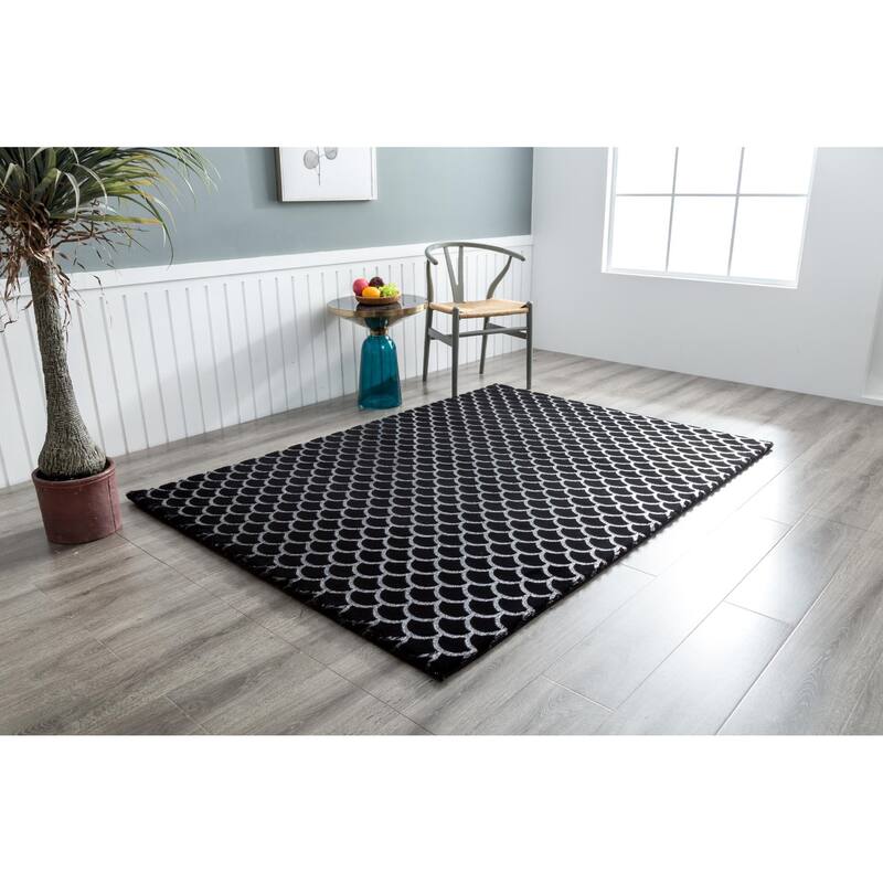 Chryso Collection Faux Fur Rug with Foil