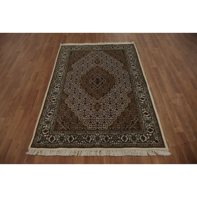 Hand Knotted Oriental 100% Wool Carpet Traditional Floral Beige & Ivories Tabriz-Mahi Area Rug - 6' 0'' X 4' 0''