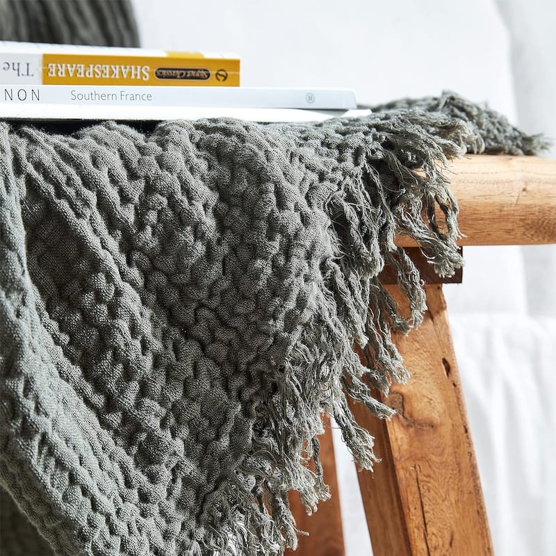Terra é Pais - Marooned Earth Throw Blanket
