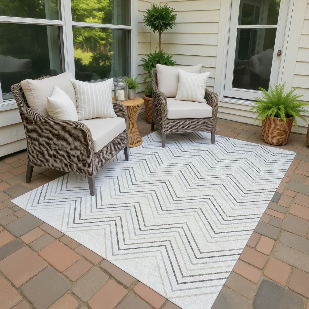 Machine Washable Indoor/ Outdoor Modern Chevron Chantille Rug