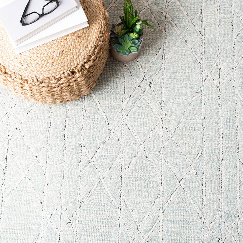 SAFAVIEH Handmade Micro-Loop Bernie Modern Wool Rug