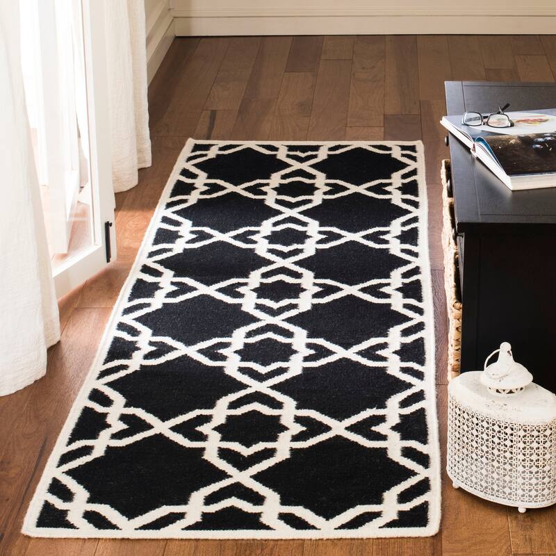 SAFAVIEH Handmade Flatweave Dhurries Tjanka Modern Wool Rug - 2'6" x 12' Runner - Black/Ivory
