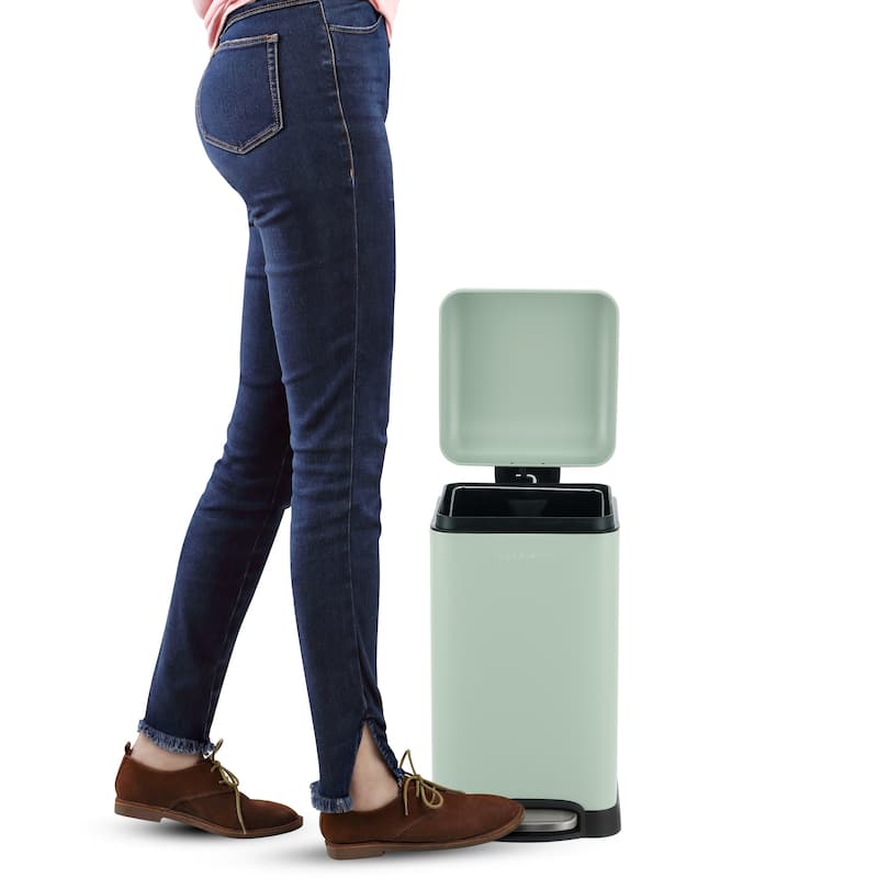 happimess Betty Retro Mini 3.2-Gallon Step-Open Trash Can