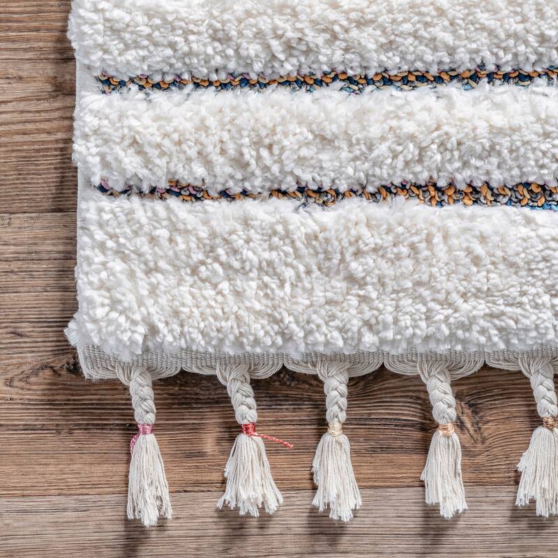 Nuloom Geometric Angela High-Low Modern Diamond Tassel Area Rug