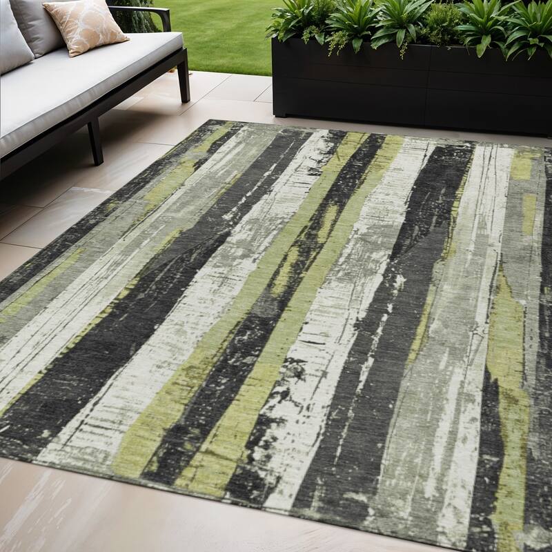 HomeRoots Striped Transitional Rectangle Outdoor Rug - 5' X 8'