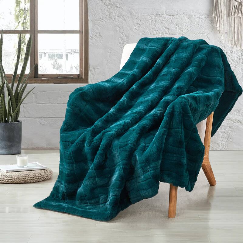Home Soft Things Stylish FauxFur Throw Soft Fluffy Warm Blanket