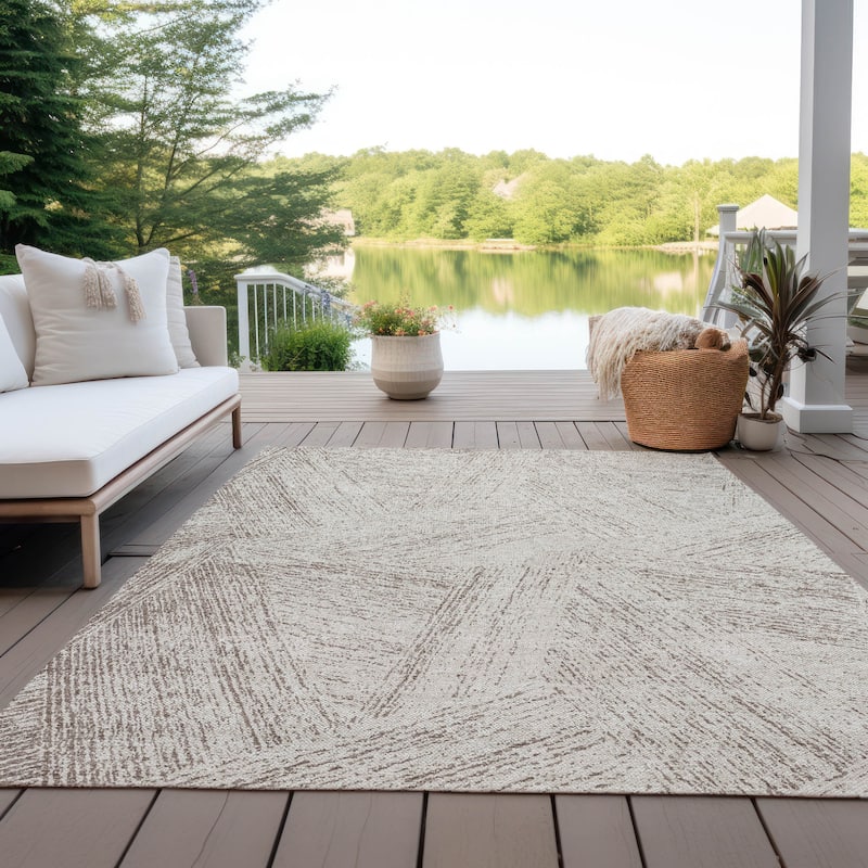 Machine Washable Indoor/ Outdoor Solid Geo Chantille Rug