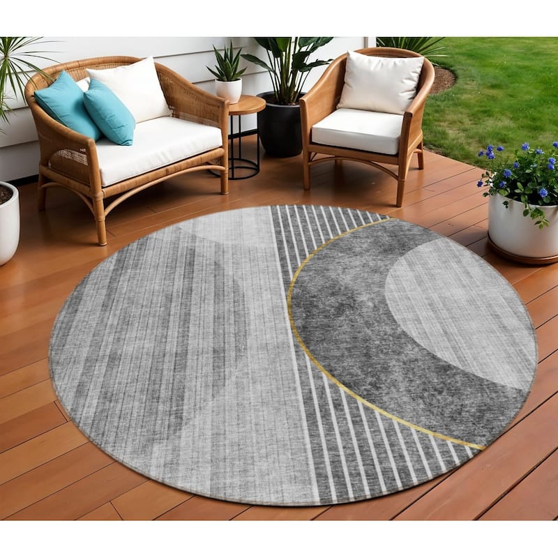 HomeRoots Geometric Transitional Rectangle Outdoor Rug - 8' Round
