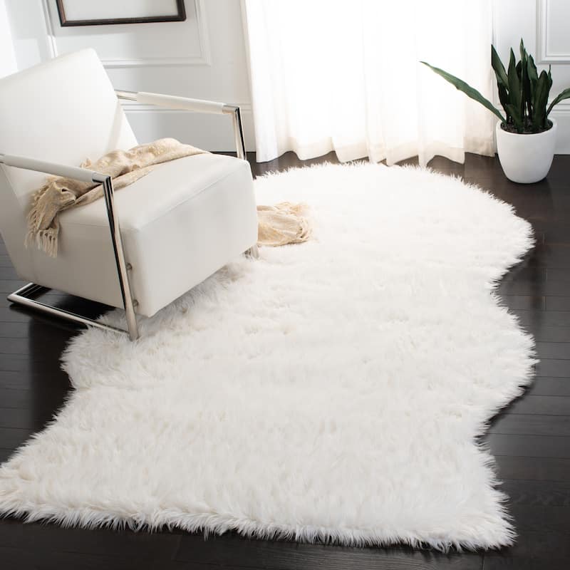 SAFAVIEH, Faux Sheep Idith Shona 2.4-inch Thick Rug - 4' x 6' - Ivory
