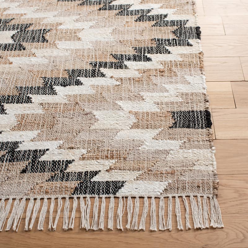 SAFAVIEH Handmade Natural Fiber Saniya Boho Tribal Jute Fringe