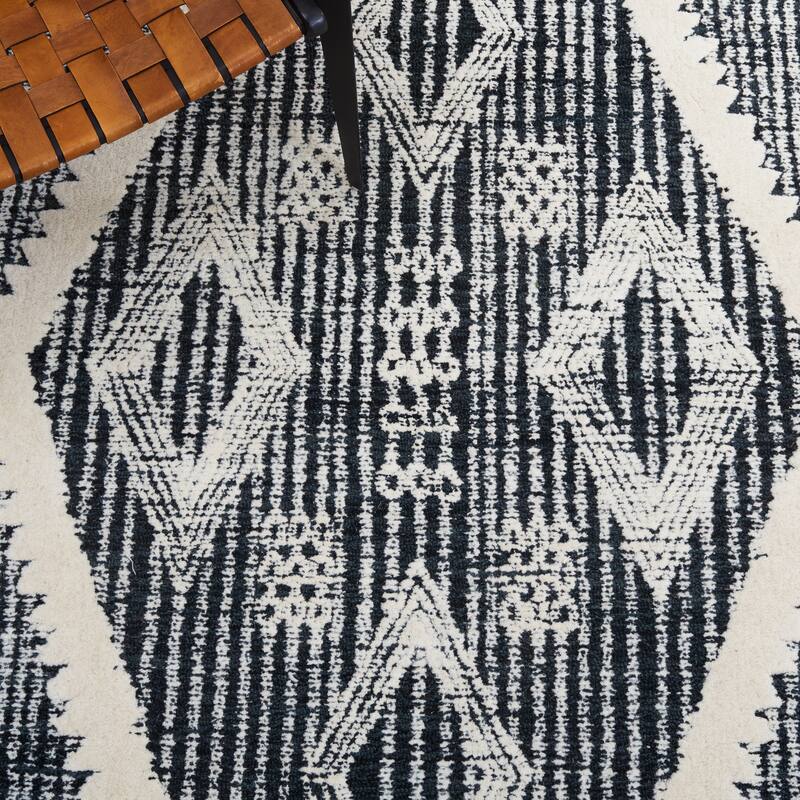 SAFAVIEH Handmade Metro Spirica Modern Boho Wool Rug