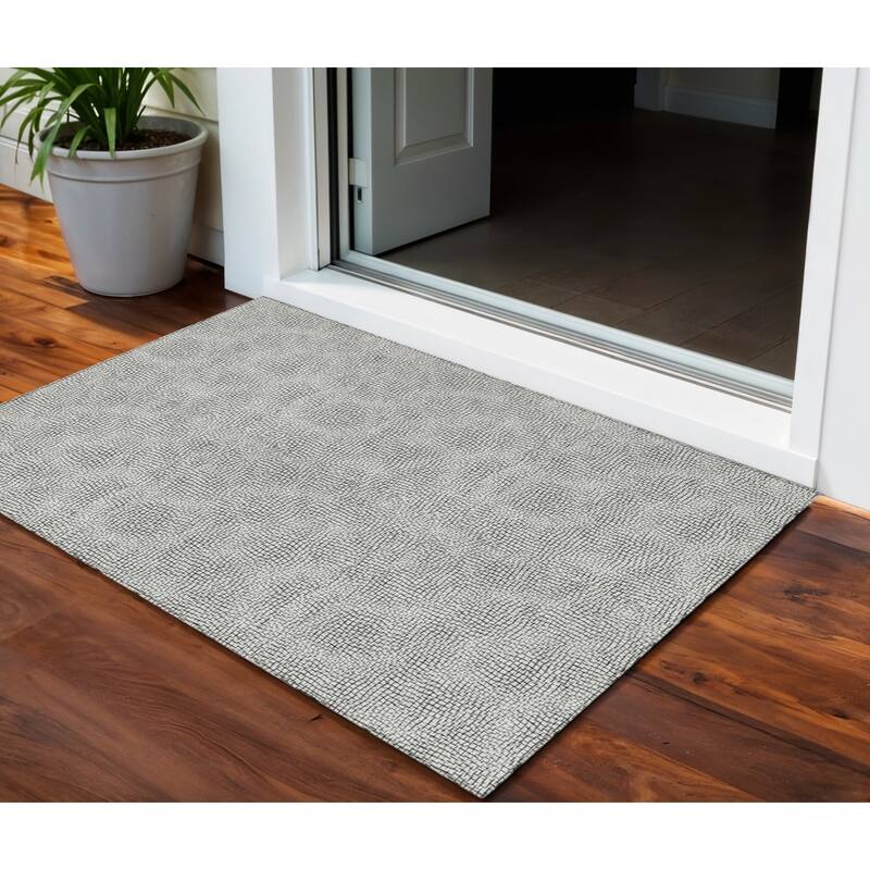 HomeRoots Geometric Transitional Rectangle Outdoor Rug - 3' x 5'