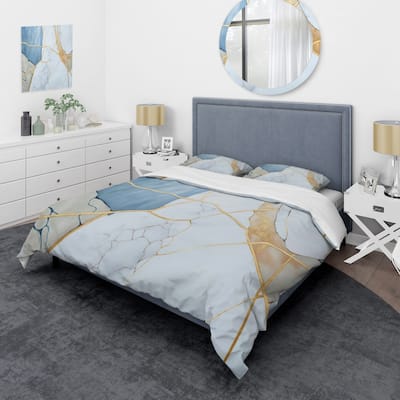Designart "Abstract Geode White I" White Modern - Bed Cover Set With Shams